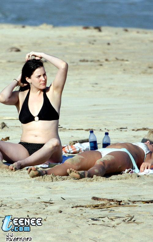 Enjoy the pictures of Liv sunning it up on the beaches of Hawaii (January 17).