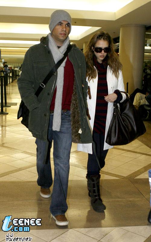 Enjoy the pictures of Jessica and Cash at LAX, headed to Sundance (January 19).