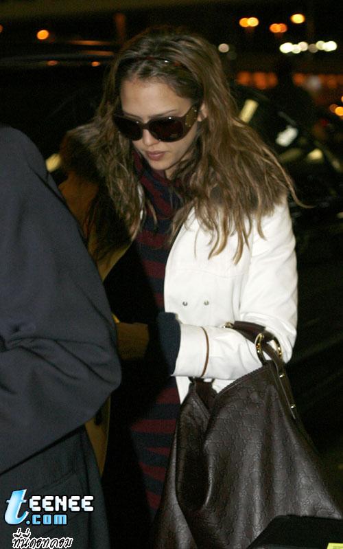 Enjoy the pictures of Jessica and Cash at LAX, headed to Sundance (January 19).