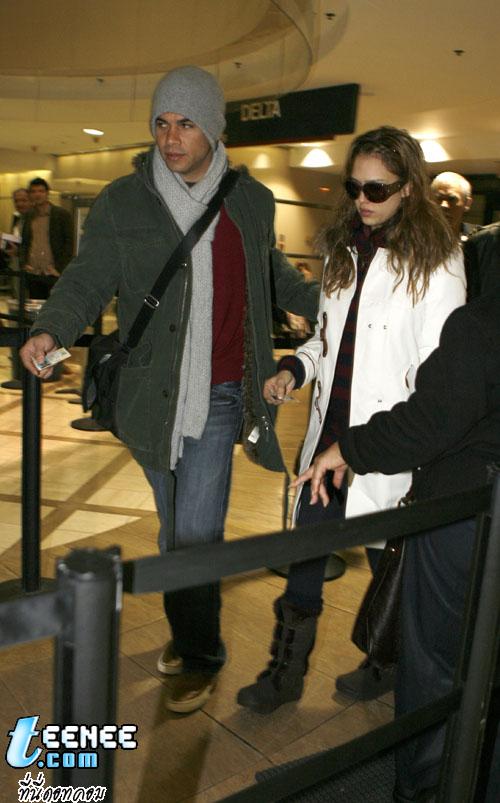 Enjoy the pictures of Jessica and Cash at LAX, headed to Sundance (January 19).