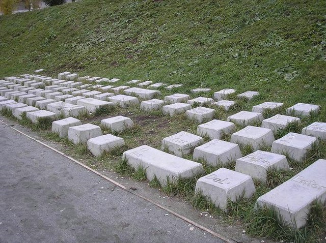 สถานีต่อไป..Keyboard Monument in Russia