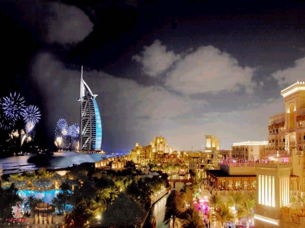 ว้าว!!ทำไมพลุที่ Dubai สวยจัง!!