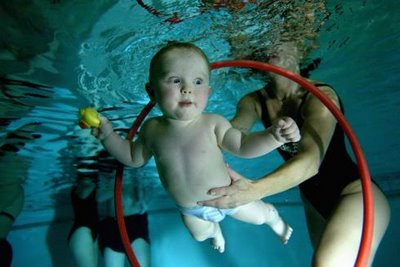 สอนเด็กน้อย..ให้ว่ายน้ำ..!!