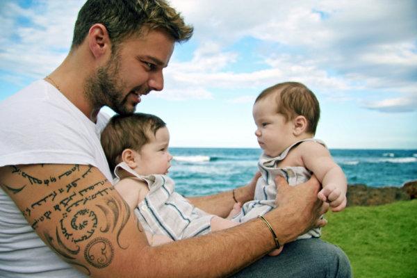 Ricky Martin & his twins‏