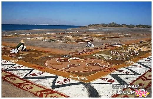 ๏~* The world’s largest sand carpet *~๏