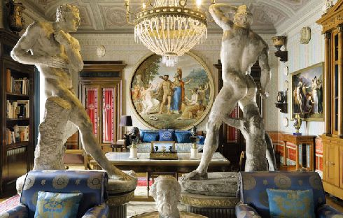 **The house of Versace: Neo-classical Art Brilliance**
