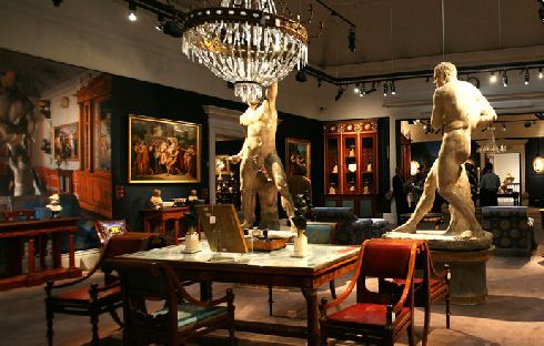 **The house of Versace: Neo-classical Art Brilliance**