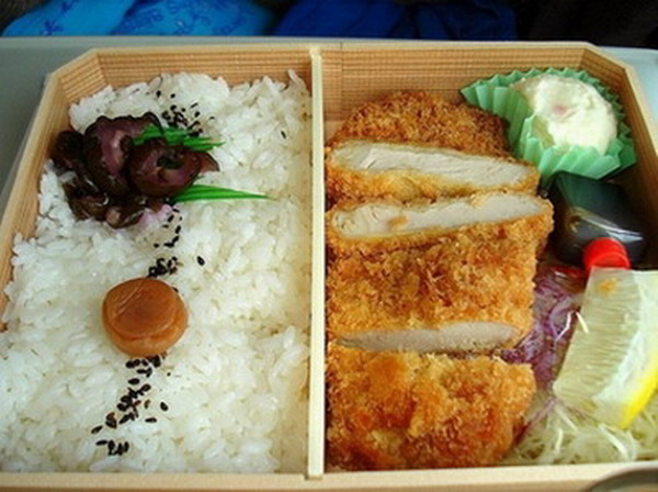 ข้าวกล่องบนรถไฟที่ญี่ปุ่น ดูแล้ว หิววววว..