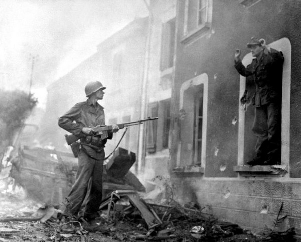 ภาพประวัติศาสตร์ การสู้รบ ในสงครามโลกครั้งที่ 2 