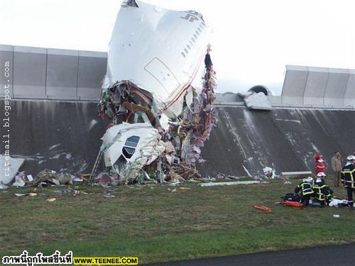 Aircraft out of run-way   