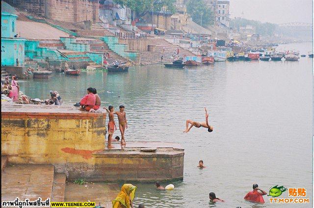 ภาพสังคมอินเดียที่แม่น้ำคงคา..อยู่กันแบบนี้เลยเหรอ