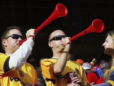 เชียร์บอลโลก กับ \"วูวูเซล่า\" (vuvuzela)