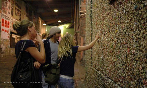 GuM WaLL ~ กำแพงหมากฝรั่ง??!!