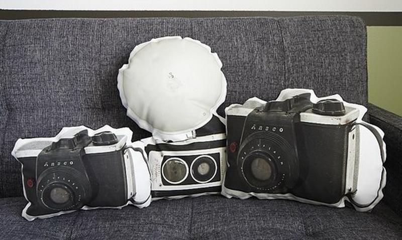 ของแต่งบ้านกับหมอนอิง Vintage Camera Pillows