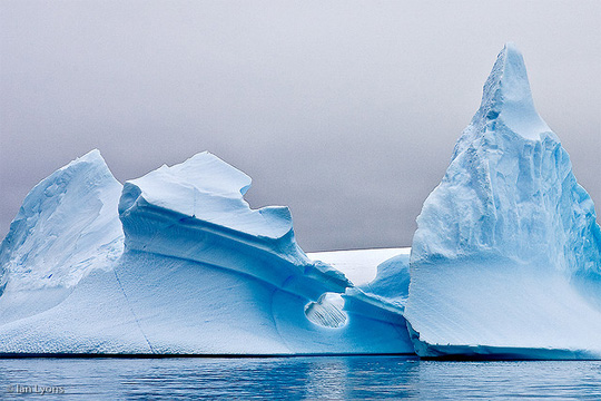 ตื่นตา! สะพานน้ำแข็งยักษ์แห่งทวีปแอนตาร์กติกา