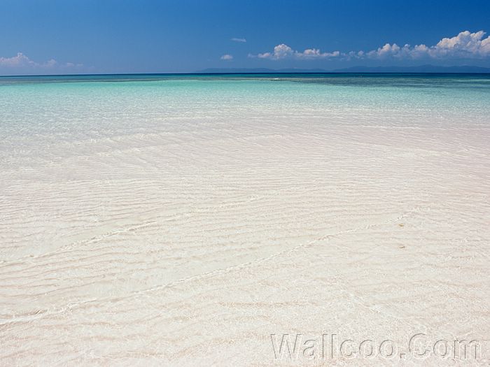 หาดทรายขาว...น้ำทะเลใส..ฟ้าสวย ที่ โอกินาวา ญี่ปุ่น