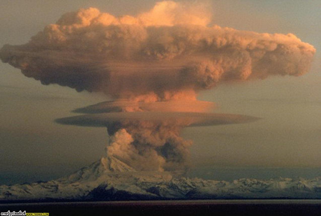 อันดับ 7 Mushroom Clouds เมฆแบบนี้คงไม่ใช่อะไรที่จะดีเท่าไหร่ เพราะมันเกิดจากการระเบิดอย่างแรง ซึ่งโดยส่วนใหญ่จะเชื่อมโยงกับระเบิดนิวเคลียร์