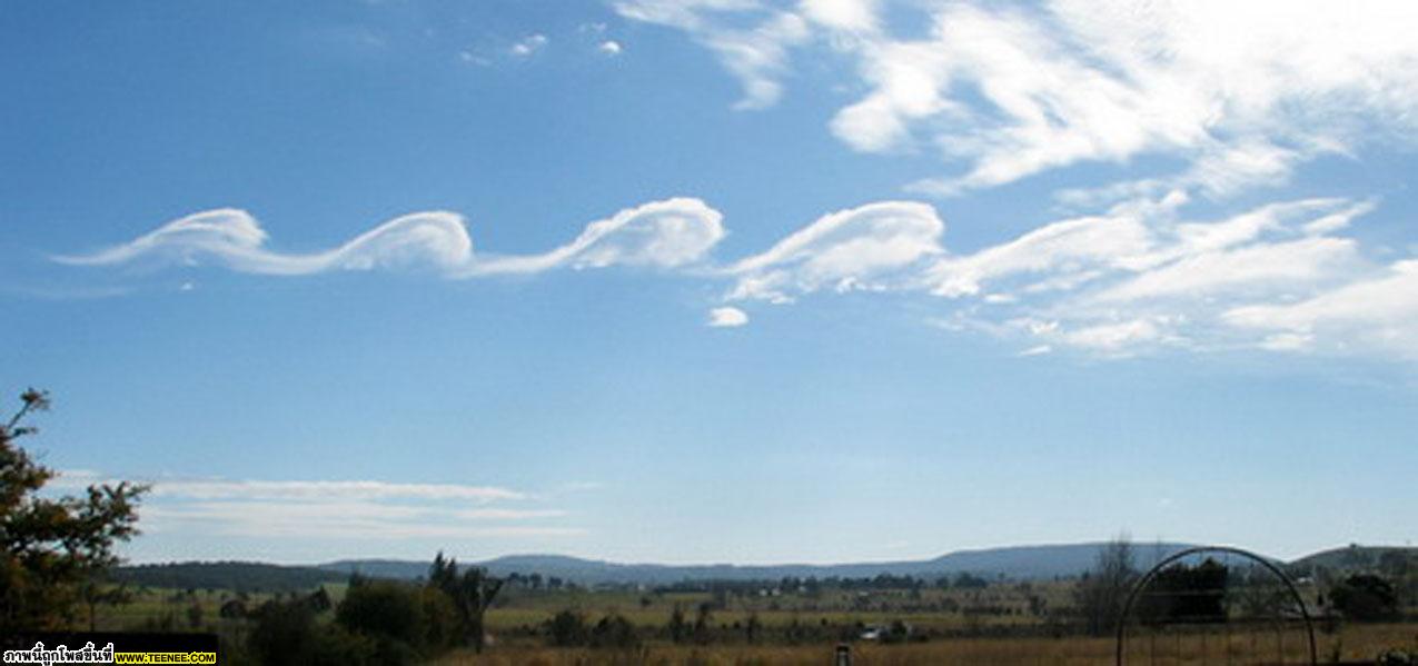 อันดับ 5 Cirrus Kelvin-Helmholtz เป็น เมฆม้วนเป็นเกลียว โอกาสเกิดขึ้นยากมาก และเกิดขึ้นเป็นเวลา 2-3นาที แล้วจากนั้นก็เละครับ เรียกว่า เป็นความบังเอิ๊ญบังเอิญจริงๆ 