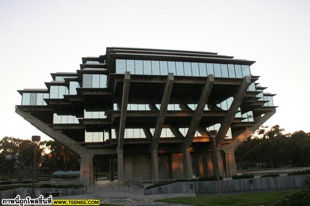 UCSD Geisel Library ( San Diego , California , United States )