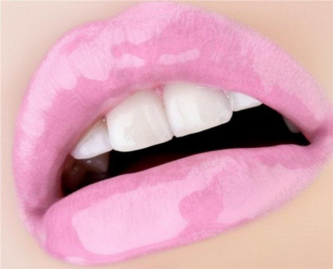 Beautiful lips make-up (1)