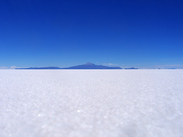  ทะเลทรายเกลือ Salar de Uyuni กระจกแผ่นใหญ่ที่สุดในโลก 