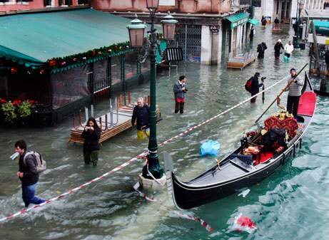 //Photographs of Venice Floods //