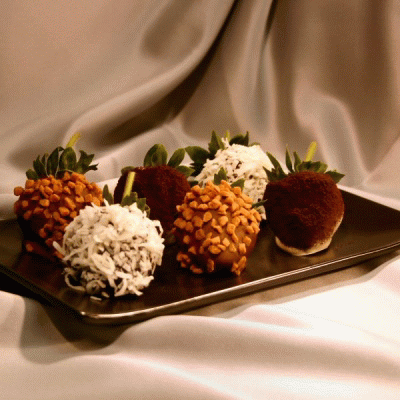 Strawberries Dipped in Chocolates... Yummy..