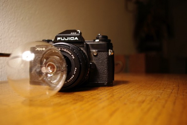 ไอเดียโคมไฟจากกล้องถ่ายรูป Fujica AX-3