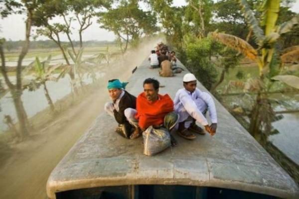 รูปภาพ Train Surfing ภาพถ่ายบนรถไฟ 