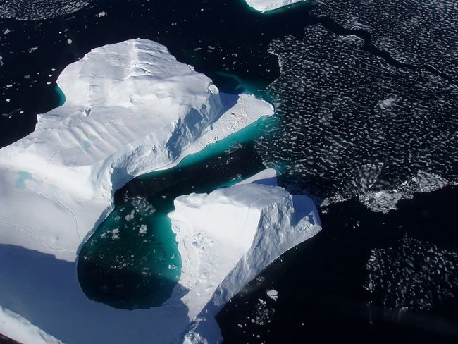 ชม"ภูเขาน้ำแข็ง" Icebergs ในมุมสวย ๆ คลายร้อนกันหน่อย!!