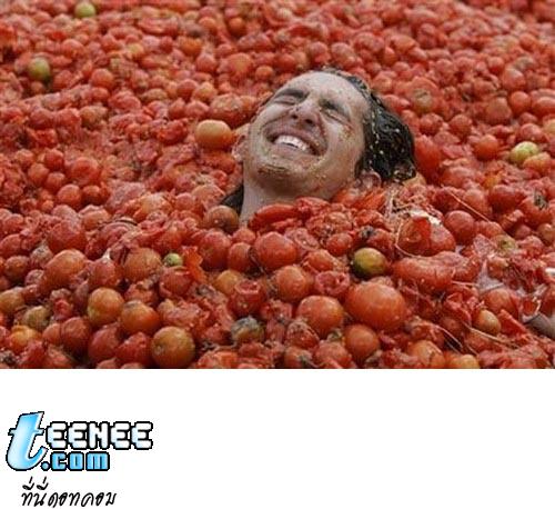 Annual tomato fight in Colombia 