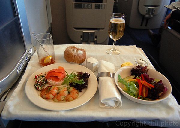 อาหาร บนเครื่องบิน first Class