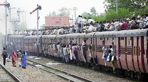 รถไฟที่อินเดีย (_*_)