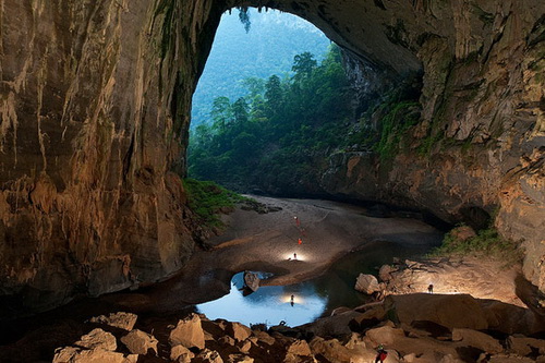 5. The Hang Son Doong cave in Quang Binh Province, Vietnam Son Doong เป็นถ้ำขนาดใหญ่ที่สุดของโลก ประเทศเวียดนาม