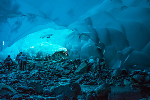 7. Mendenhall Ice Caves of Juneau in Alaska, United States อุโมงค์น้ำแข็ง อลาสก้า