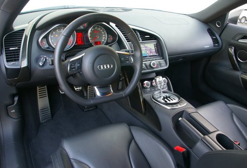 Audi R8... ไปขับเล่นสักคันไหมครับ???
