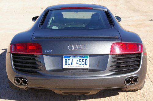 Audi R8... ไปขับเล่นสักคันไหมครับ???