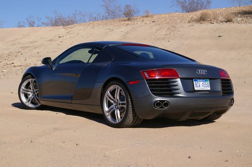 Audi R8... ไปขับเล่นสักคันไหมครับ???