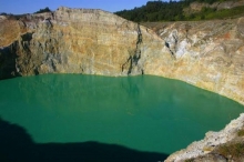 ทะเลสาบเปลี่ยนสีบนยอดภูเขาไฟ KELIMUTU