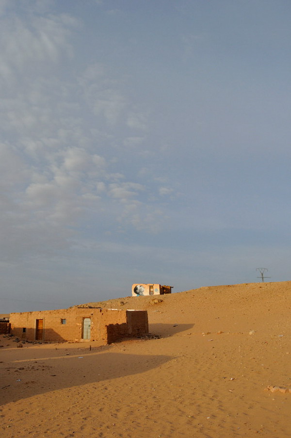 งานศิลปะ กลางทะเลทรายซาฮารา ความงามกลางผืนทราย 