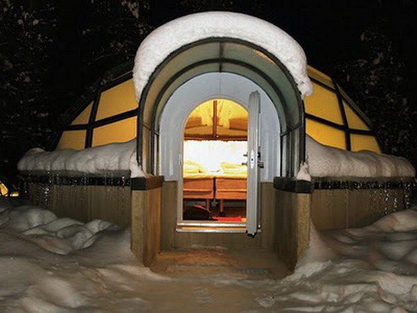  โรงแรมสุดโรเมนติก อยู่ใจกลางหิมะ นอนดูแสงออโรร่ายามค่ำคืน