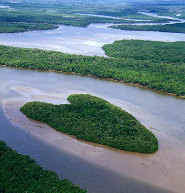 เกาะที่ธรรมชาติสร้างให้เป็นรูปหัวใจ