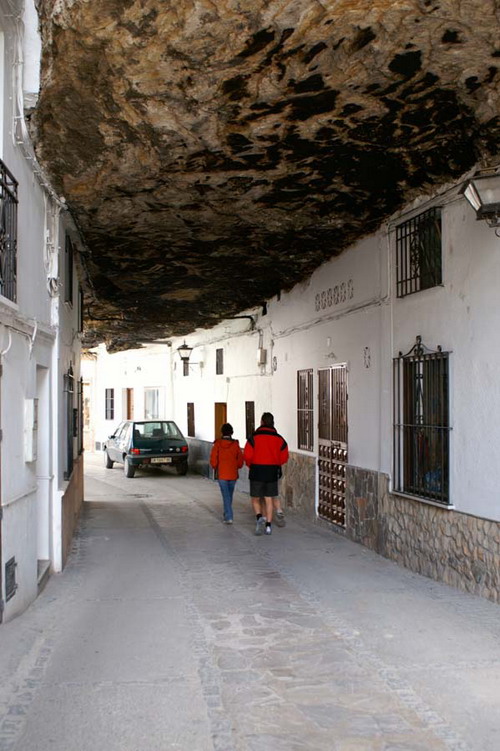 มหัศจรรย์ Setenil de las Bodegas เมืองในหุบเขา ประเทศสเปน 