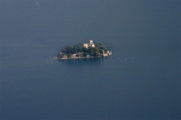 ปราสาทบนเกาะกลางทะเล