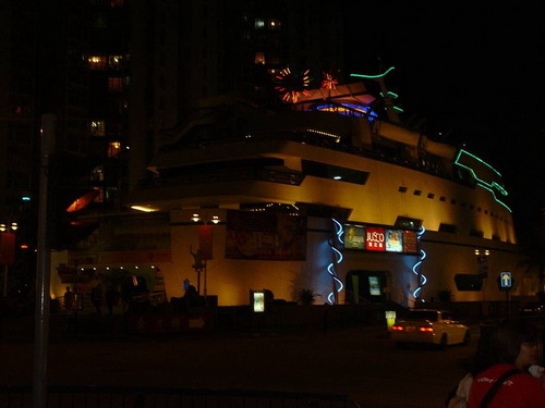 ~~~ ห้างสรรพสินค้ารูปทรงเรือสำราญ ในฮ่องกง ~~~