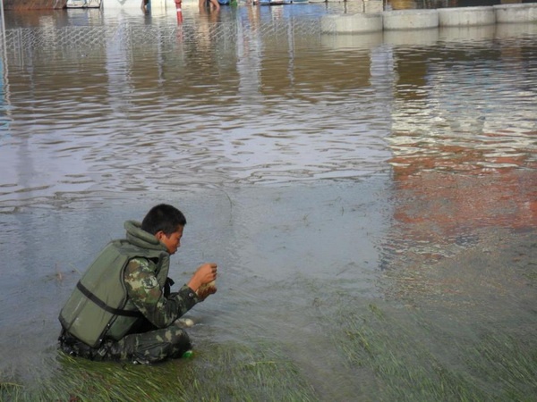 มาดูที่กิน ที่นอน ภารกิจต่างๆ ของทหารไทยช่วงน้ำท่วมกัน