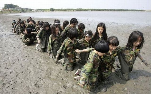 ♣ ฝึกโหด!!! ทหารหญิงรุ่นจิ๋วที่เกาหลีใต้ ♣