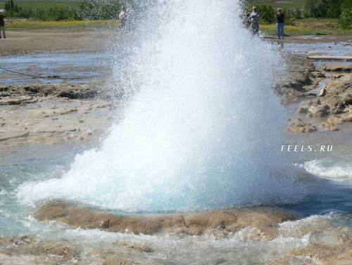 ภาพการระเบิดของน้ำพุร้อน สวยงามมาก 