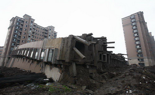 Building collapse (อันตรายมาก..)