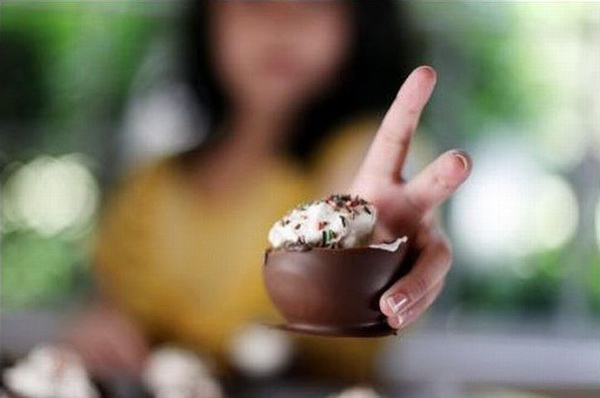 วิธีการทำถ้วยไอศครีมช็อคโกแลตง่ายๆ ที่บ้าน